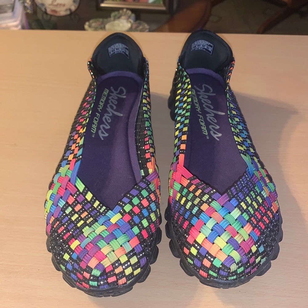 Size 9 Skechers Memory Form
